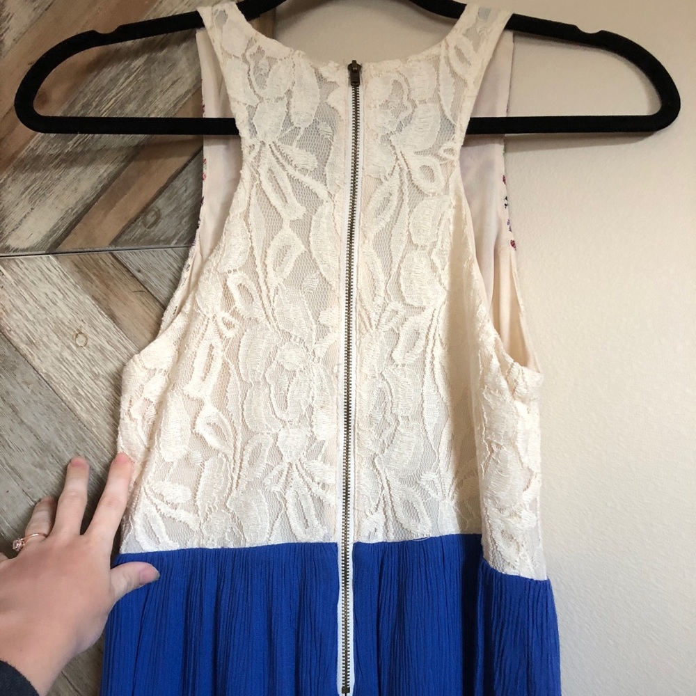 💙Like New Dress💙 - Picture 3 of 3